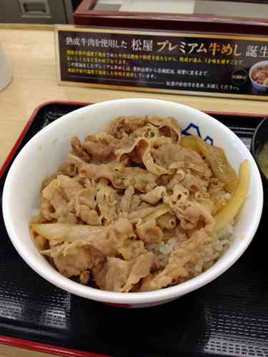 松屋の店員らしき人物が激怒「90円も値上げしたら絶対客はなれる」「頭下げて謝るのは現場の人間なんだぞ(怒)」