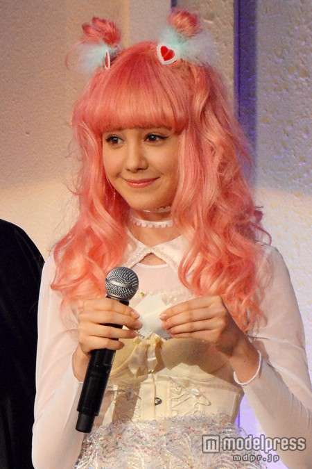 トリンドル玲奈（22歳）のセーラームーンコスをご覧ください