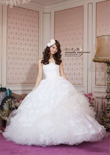 自身がプロデュースしたウエディングドレス姿の佐々木希、可愛すぎてドレスが霞んでる件