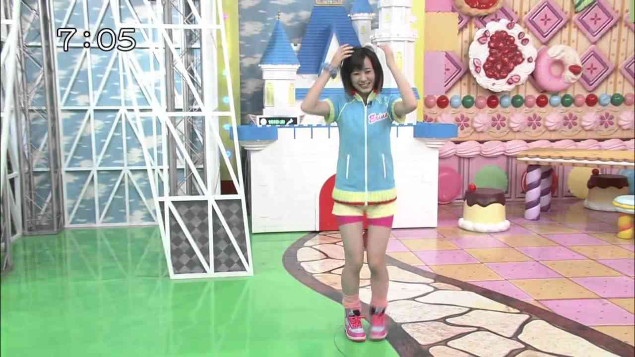 生田衣梨奈のハンドスプリングと片手側転 - YouTube