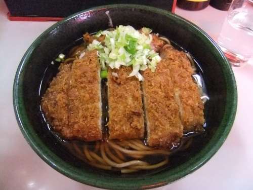 立ち食いそばの正体は蕎麦じゃなくて“茶色いうどん”だった事が判明！