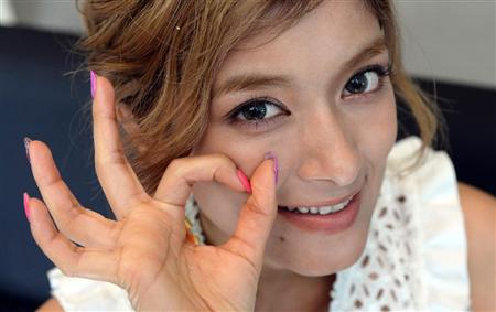 ローラさんの父親逮捕　海外治療費詐取の疑い - MSN産経ニュース