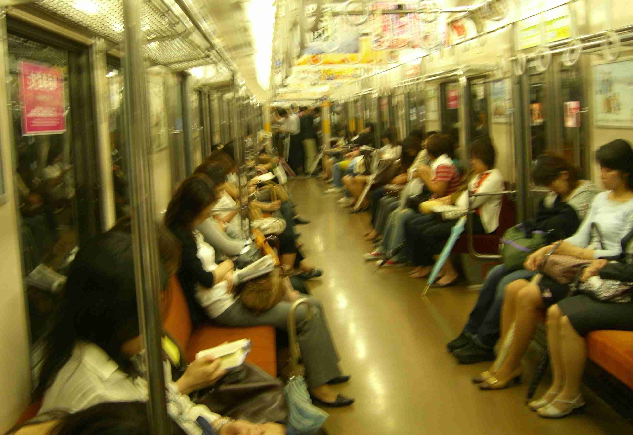 【YouTube】女性専用車両に乗り込んだ男と絶叫する女