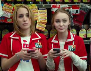 ジョニー・デップの娘、リリー・ローズ(15歳)が映画デビュー！