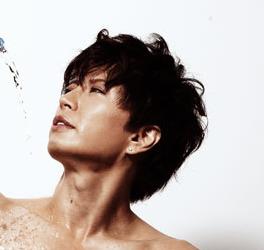 GACKT（41歳）大胆ヌードを披露
