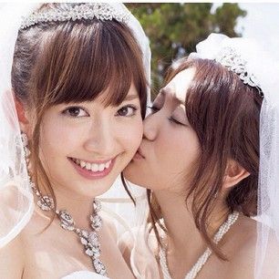 AKBはレズだらけ？！小嶋陽菜と大島優子がイチャイチャし過ぎだと話題に : ヘリトンボ