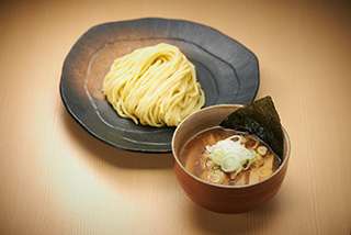 専門店が嫌がるコンビニつけ麺 …160円で店の700円ぐらいの味がするから!?