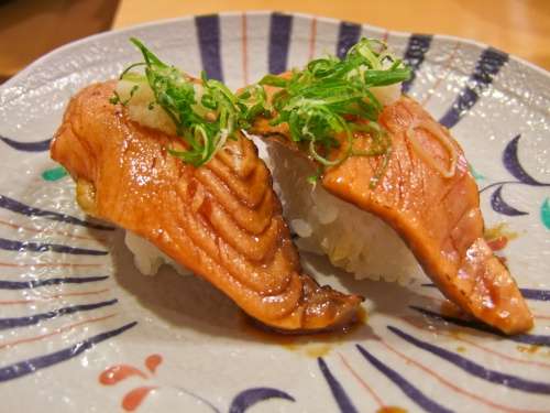 ほぼ100%輸入品 高級店も100円回転寿司も味が同じネタとは
