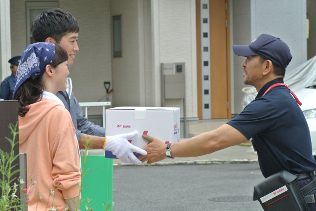 松本人志がまじめな郵便局員に！「ゆうパック」新CMが9/1放映開始（動画あり）