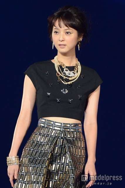 オーランド・ブルーム、佐々木希の“美顔”絶賛!本人思わず赤面