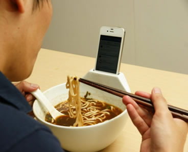 スマホ依存症の人〜！