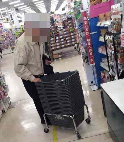 珍妙な行動の高齢者を盗撮して晒した女子高生が炎上！警察沙汰に？