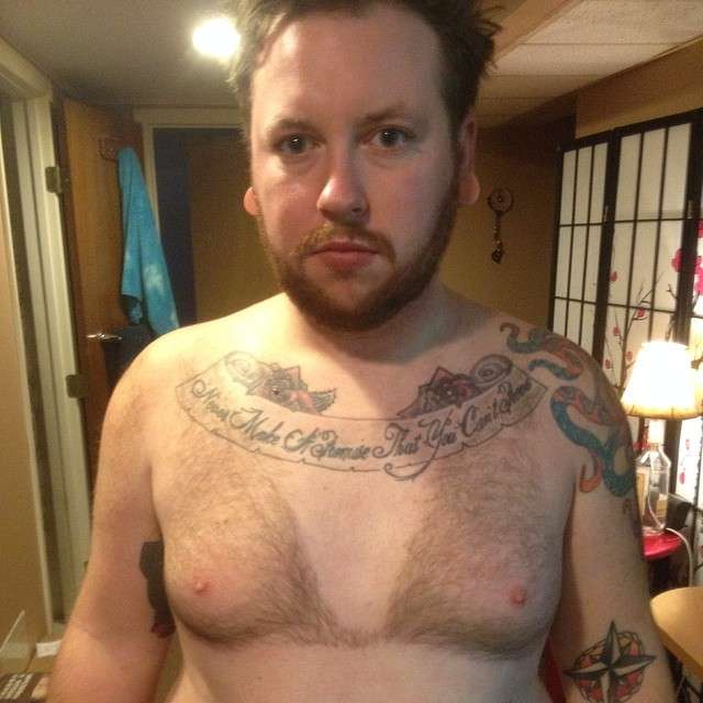 この夏、胸毛をビキニ風に剃る男たちが熱い