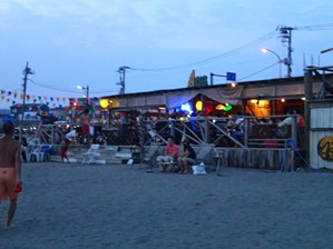 利用客激減…湘南ビーチの規制強化「浜辺で酒も飲めない音楽も聞けない。こんなビーチに誰が来ますか？」