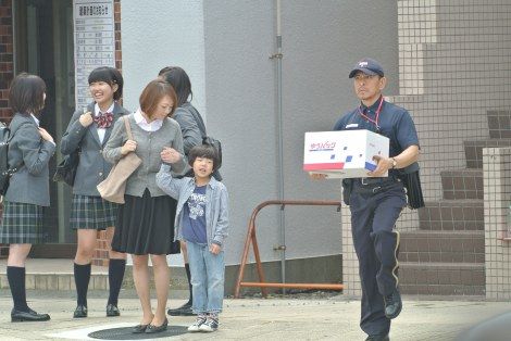 松本人志がまじめな郵便局員に！「ゆうパック」新CMが9/1放映開始（動画あり）