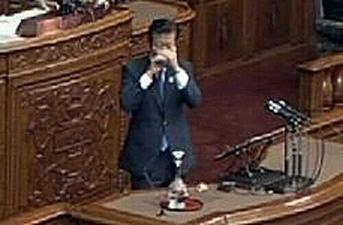 舛添要一都知事、13000件の批判に対し 「1人のネット右翼が1000人分メール送ってるだけ」