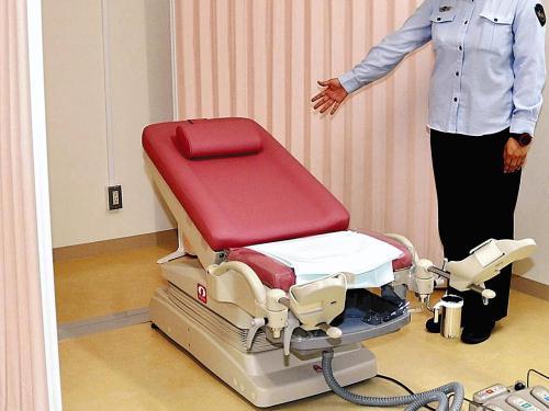 受刑者は女性…ピンクに塗り替えられた刑務所