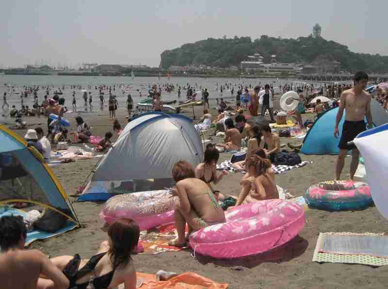 利用客激減…湘南ビーチの規制強化「浜辺で酒も飲めない音楽も聞けない。こんなビーチに誰が来ますか？」