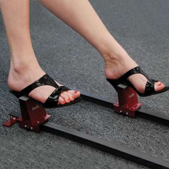 簡単に腹筋が6つに!!世のダイエッターたちが一度は試してみたくなる怪しいフィットネス器具の数々