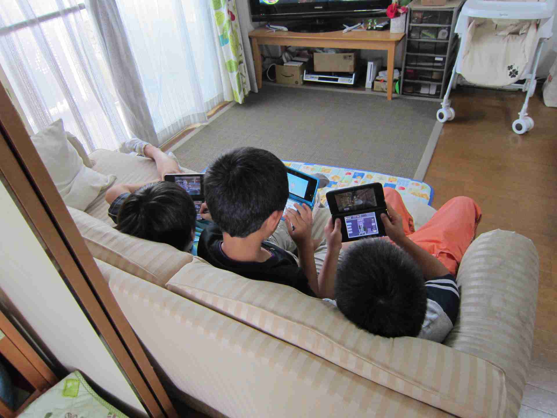 「ゲームは1日1時間まで」は正しかった？子どもに良い影響を与えることが判明