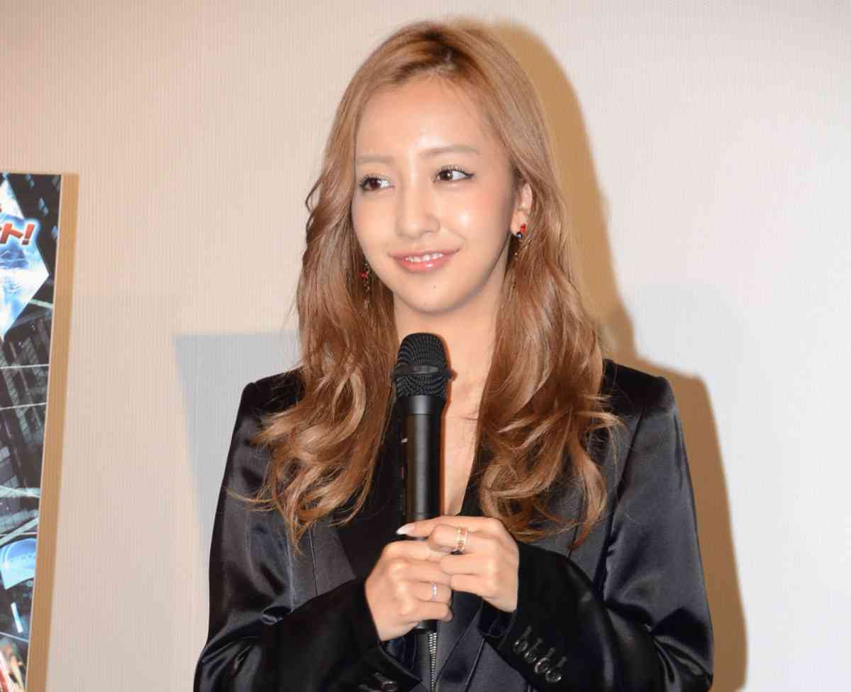板野友美、AKB48の卒業発表なしに「みんな優等生」 - シネマトゥデイ