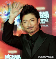 セリフ棒読みがクセになる？MAKIDAIこと眞木大輔主演ドラマがジャニーズ超え視聴率！