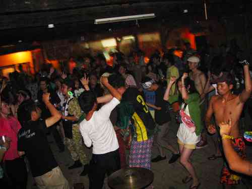 利用客激減…湘南ビーチの規制強化「浜辺で酒も飲めない音楽も聞けない。こんなビーチに誰が来ますか？」
