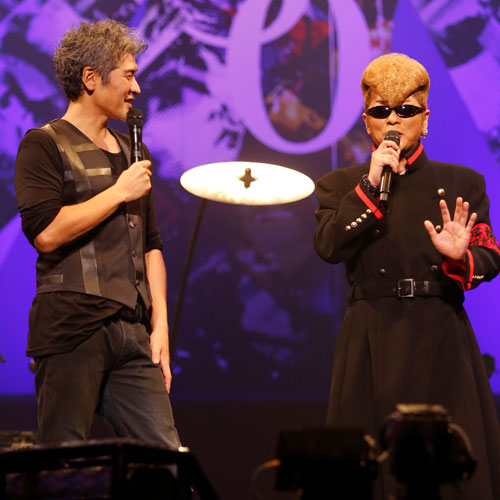 吉川晃司 49歳“祝賀公演” はつらつシンバルキック披露