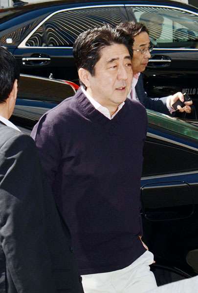 日刊ゲンダイ|台風直撃１０人死亡でも…安倍首相は「豪華グルメ」に舌鼓