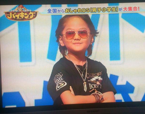 【悲報】生放送でガチャピンが小学生にボコボコに殴られる
