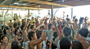 利用客激減…湘南ビーチの規制強化「浜辺で酒も飲めない音楽も聞けない。こんなビーチに誰が来ますか？」