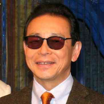 タモリの長い休日 ローカル電車に乗って大衆酒場をはしご | アサ芸プラス