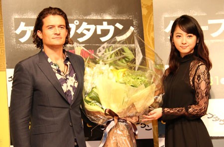 オーランド・ブルーム、佐々木希の“美顔”絶賛!本人思わず赤面