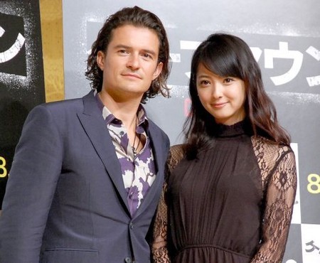 オーランド・ブルーム、佐々木希の“美顔”絶賛!本人思わず赤面