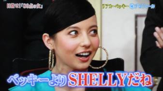 SHELLY“アットホーム”披露宴　純白のウエディングドレス姿で愛誓い合う