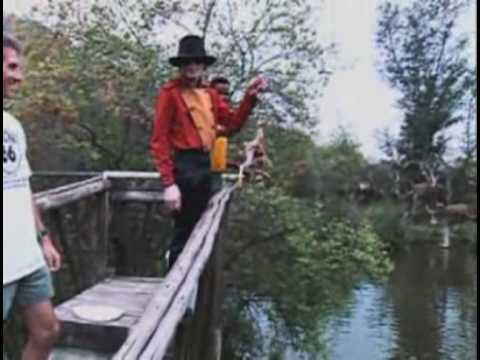 Michael Jackson Feeds Crocodile 1997 HQ - YouTube