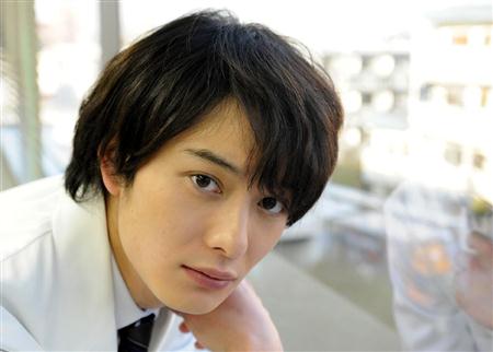 岡田将生のスキップがカワイイと話題に