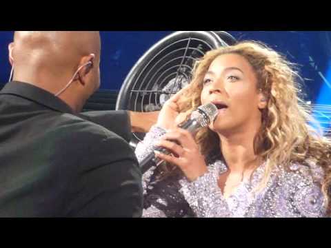 Beyonce Hair Caught in Fan Montreal - YouTube