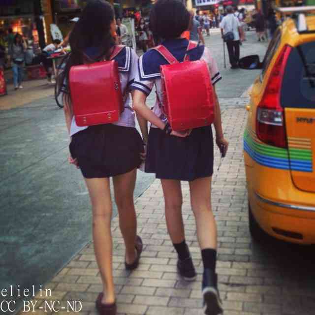 ランドセル、外国人観光客の人気沸騰　ハリウッド女優もご用達 | ニュースフィア