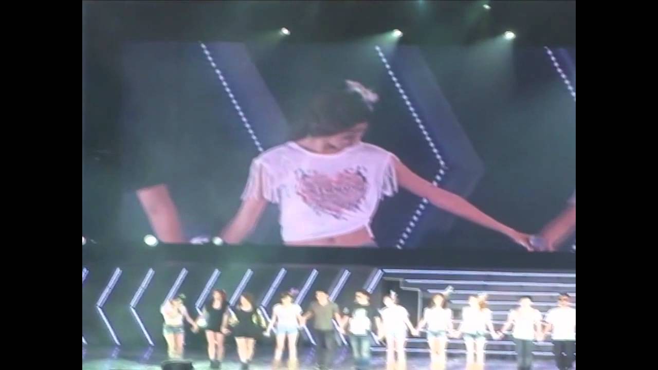 [Fancam] SNSD YOONA Scolding HYOYEON @ 2011 Girls Generation Tour in Taiwan - YouTube