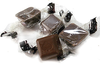 デスクワークの方、仕事中どんなお菓子を食べてますか?
