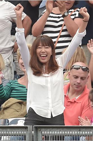 里田まい、夫・田中将大の復活白星にガッツポーズ