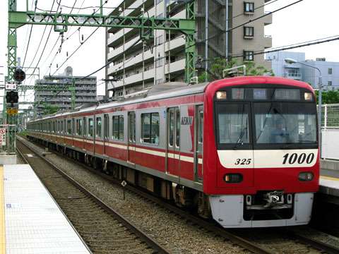 走行中の電車の窓から飛び降り男性死亡　突然立ち上がり、制止振り切り　横浜