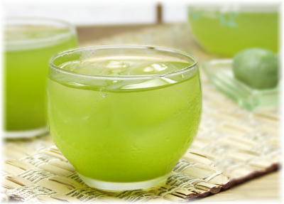 夜は何を飲みますか？