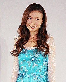 May J. 福島の仮設住宅でアナ雪劇中歌「Let It Go」を熱唱