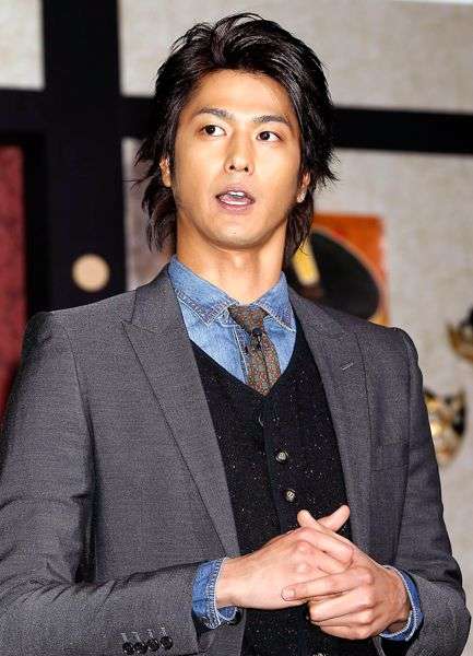 日刊ゲンダイ|速水もこみち 俳優業より「ディナーショー＆通販」大当たり