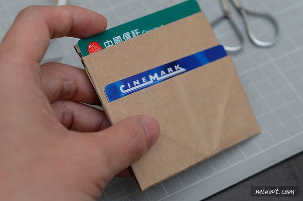 スタバの紙袋で財布が作れると話題にｗ