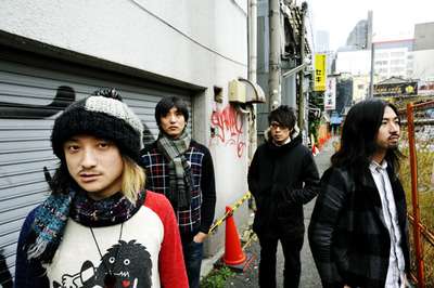 ロックバンド・アルカラが新宿でゲリラライブを行った結果…ｗｗ