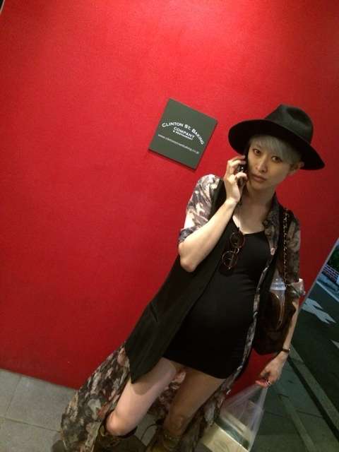 妊娠中・山田優が超ミニワンピでぽっこりおなか公開「日本一カッコいい妊婦」