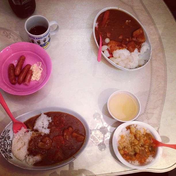 木下優樹菜、娘と水着姿でモデルポーズを披露